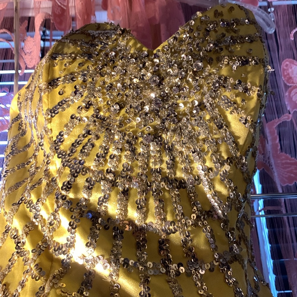 Prom dress - Picture 2 of 5